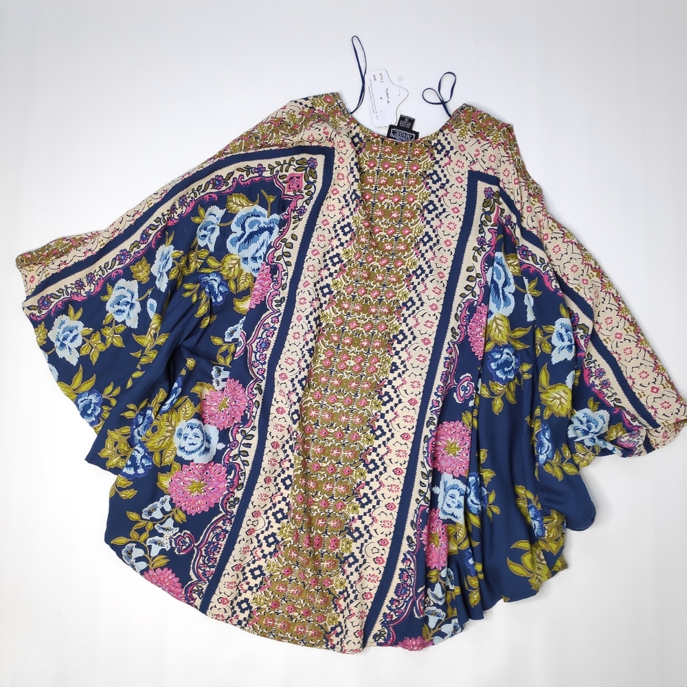 NWT Angie Floral Kimono Navy Size Medium - Picture 3 of 6